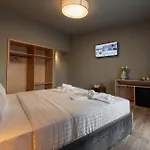 Esperia Hotel 4*